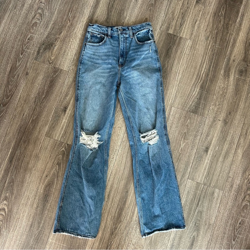 Abercrombie & Fitch the 90’s Relaxed Jean ultra high rise size 27, distressed